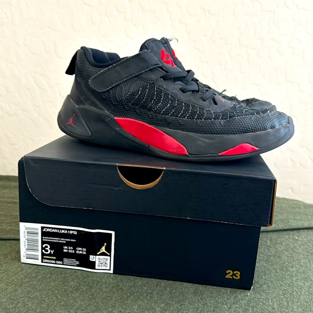Jordan black and red nothing wrong